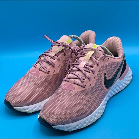 Nike Shoes - Nike Revolution 5 EXT Pink